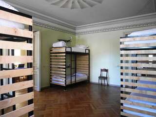 Хостелы Hostel Vagabonde Кутаиси Кровать в общем номере для мужчин и женщин с 10 кроватями-3