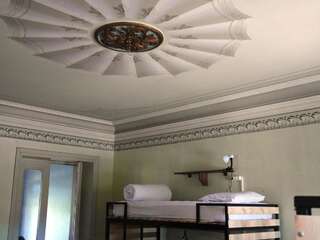 Хостелы Hostel Vagabonde Кутаиси Кровать в общем номере для мужчин и женщин с 10 кроватями-8